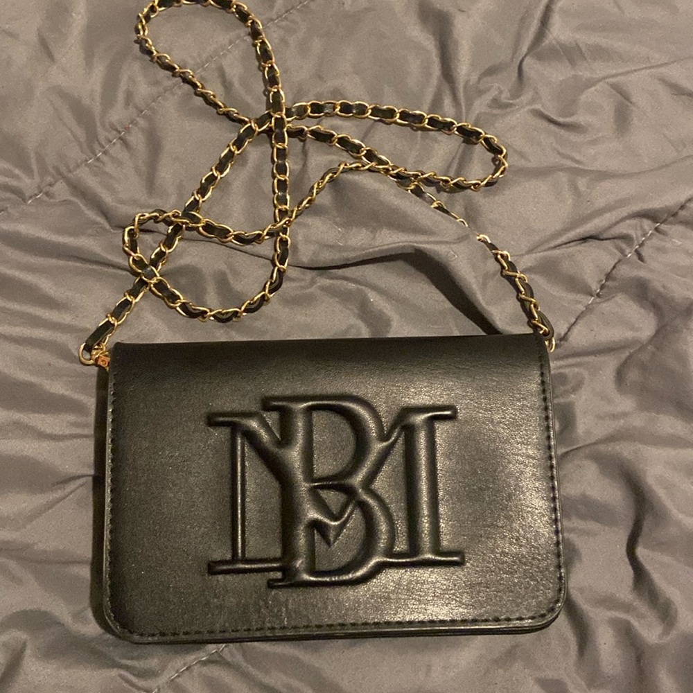 Black and gold Badgley mischka